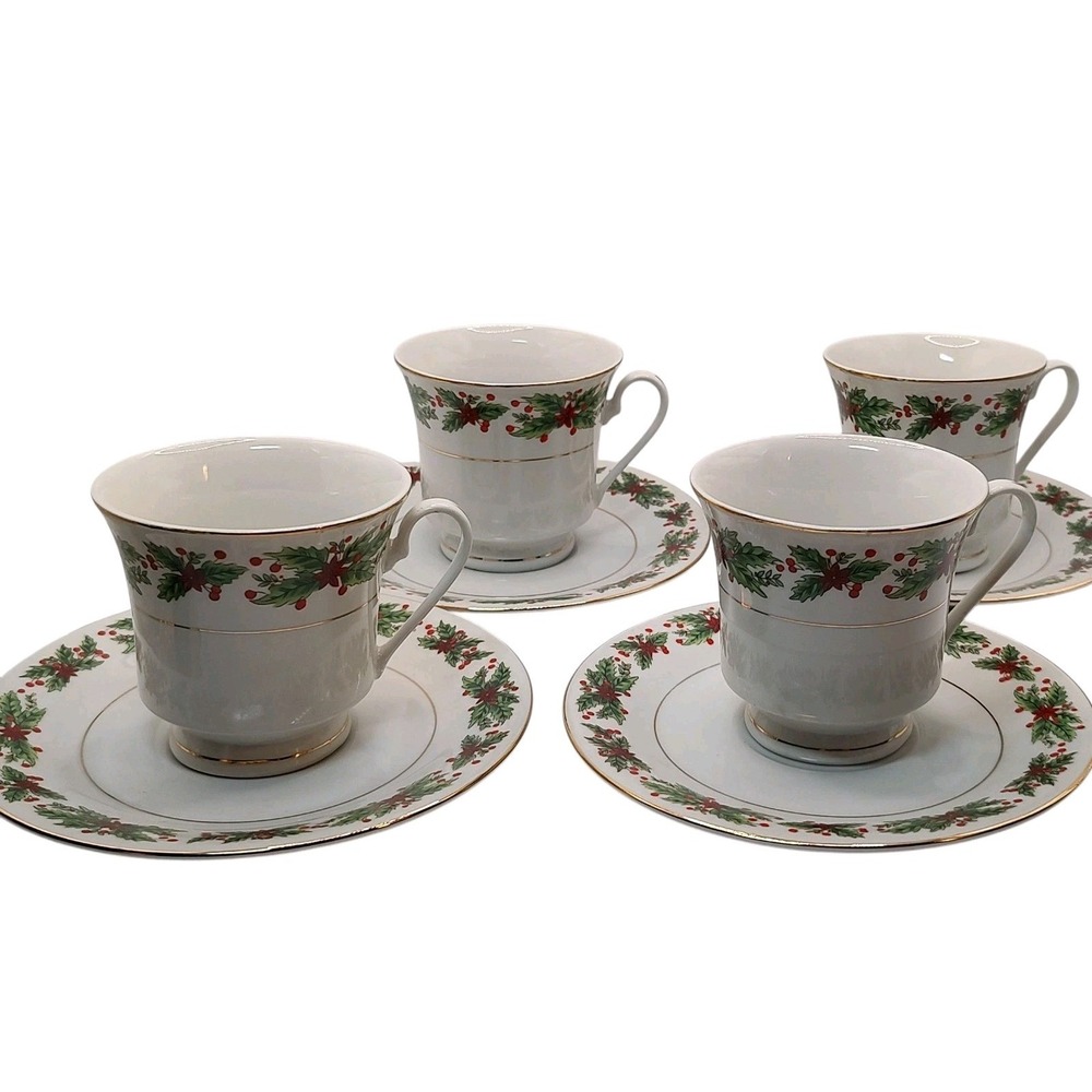 Lynns Fine China Teacups and Saucers‎ Holly Wreath Service For Four Eight Pieces